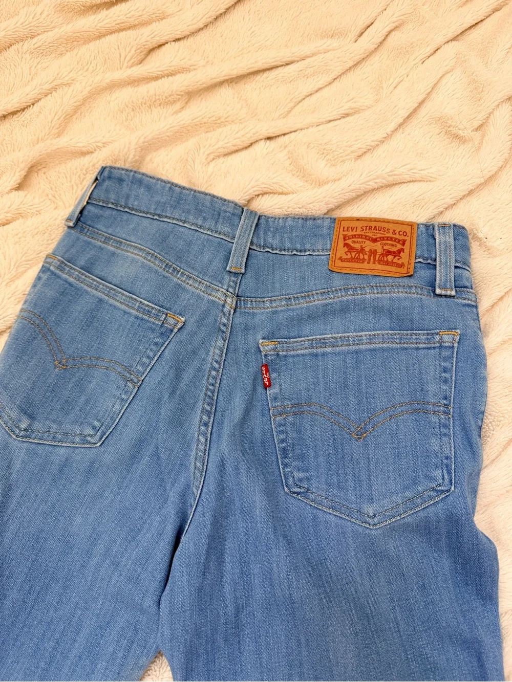 Levi’s 726 flare jeans bootcut distressed medium wash Sz 26